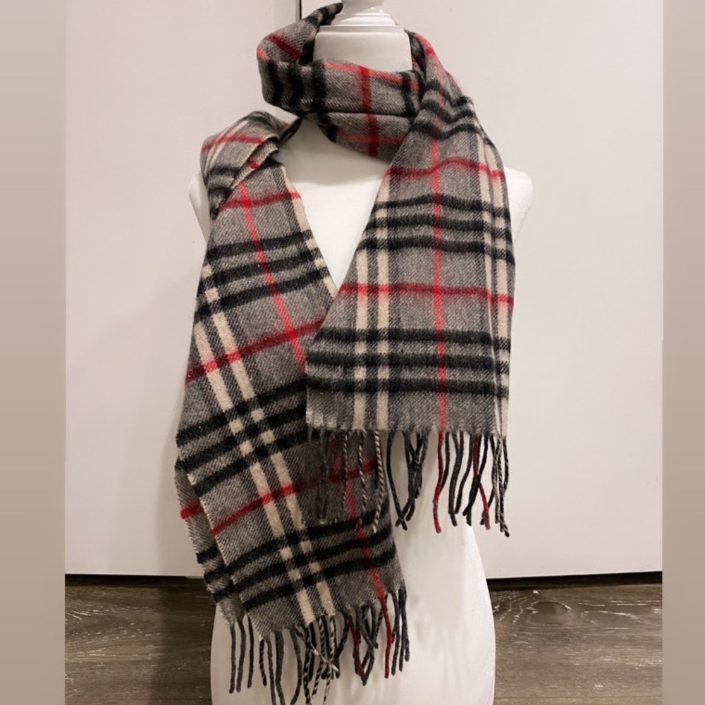 Authentic Burberry London 100% Cashmere Scarf - Picture 2 of 8
